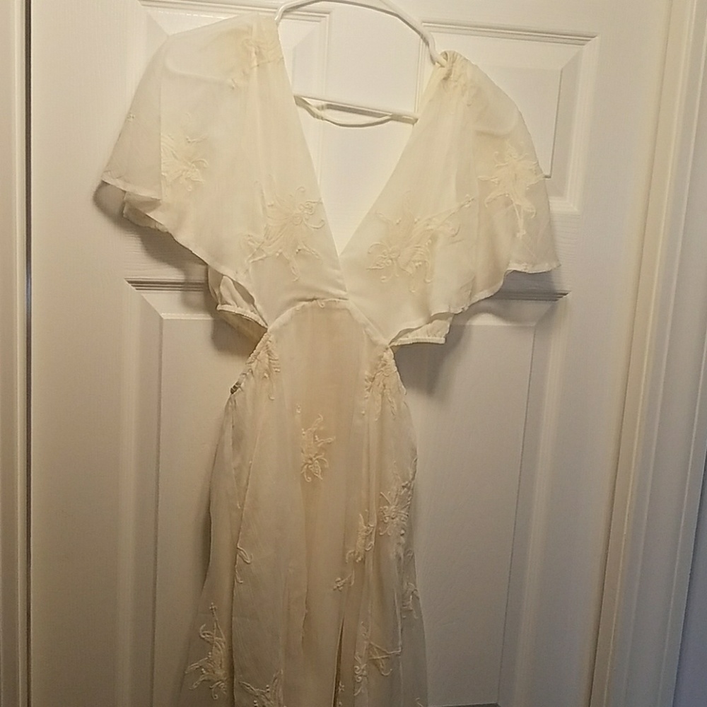 Beautiful ASTR white side cutout dress